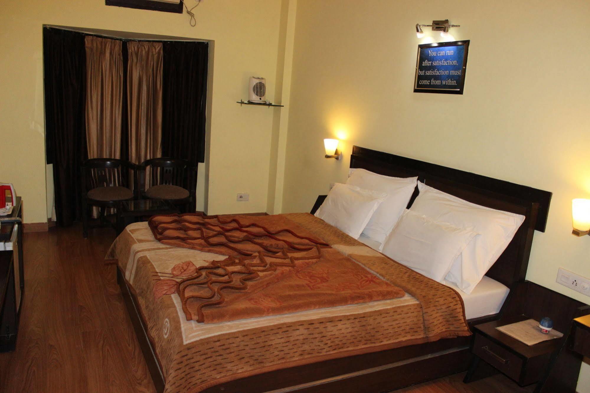 Hotel Hong Kong Inn Amritsar Exterior photo